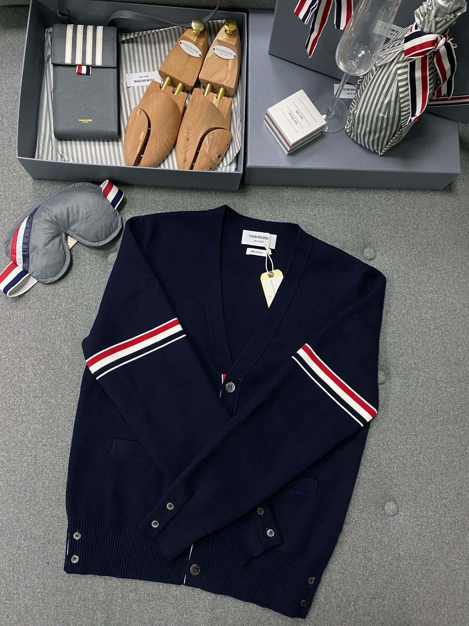 톰브라운 밀라노 스티치 암밴드 가디건