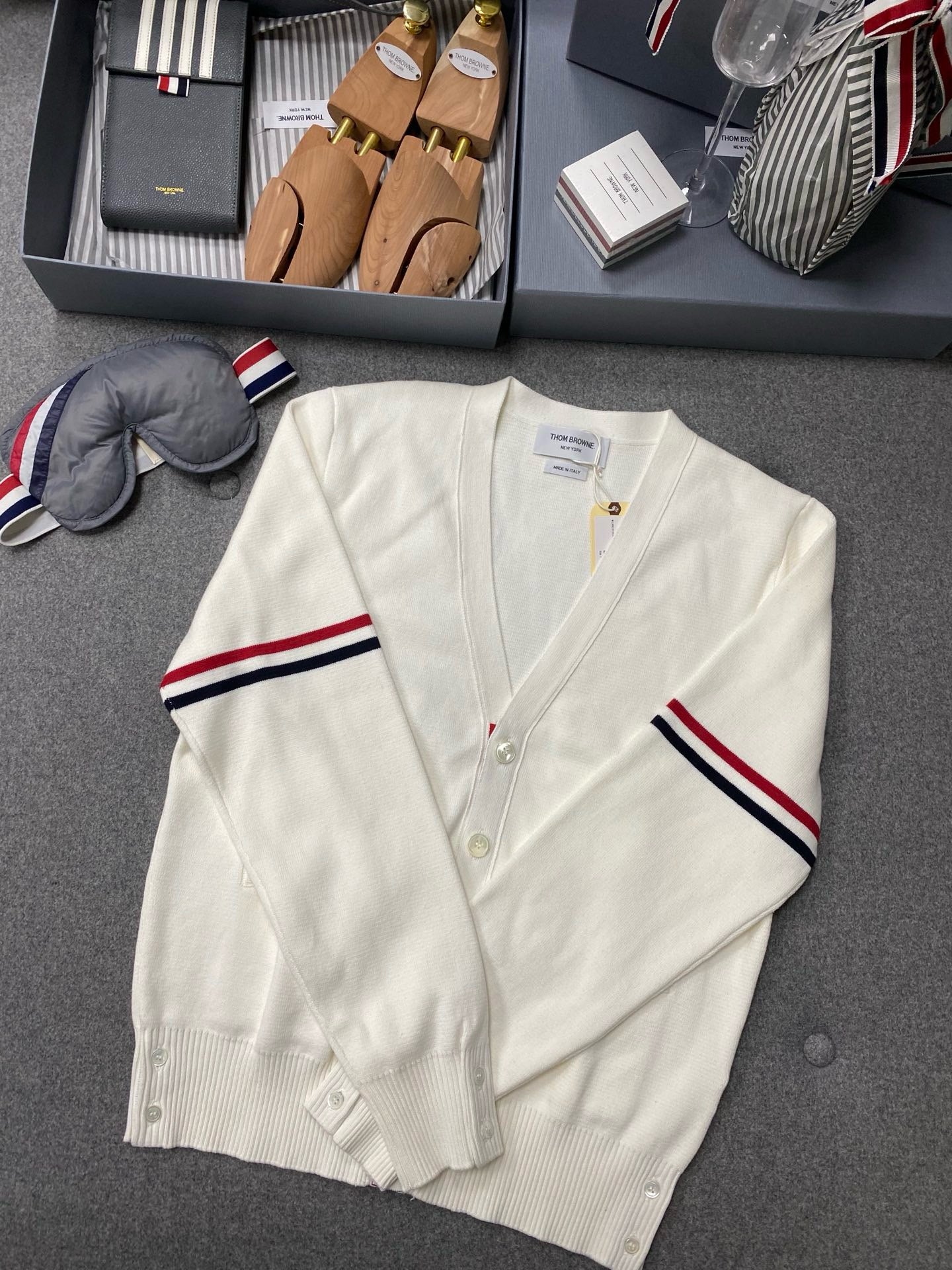 톰브라운 밀라노 스티치 암밴드 가디건